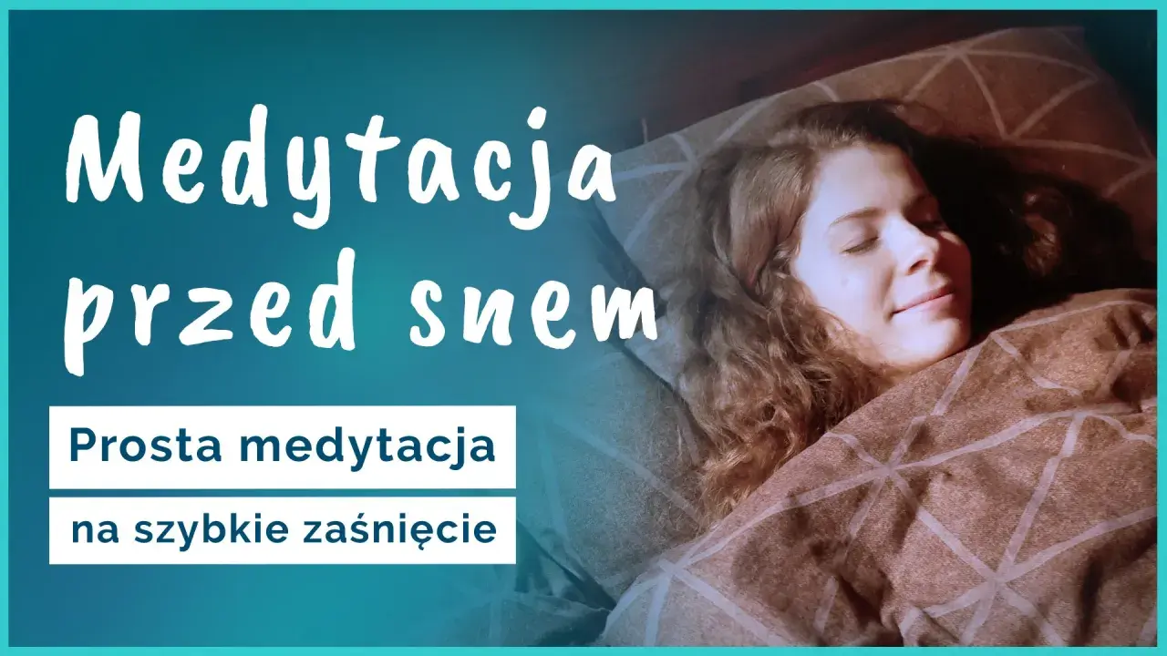 Kobieta śpi otulona kocem. Napis "Medytacja przed snem" i "Prosta medytacja na szybkie zaśnięcie" sugeruje relaks i odpoczynek.