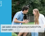 Para, która kłóci się w gniewie. Dowiedz się, jak ignorować toksycznych ludzi i odzyskać spokój.