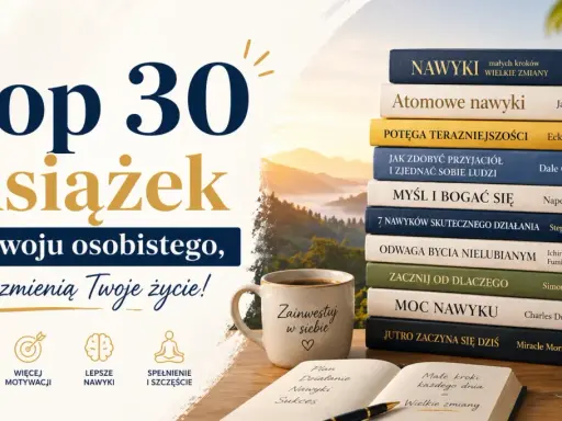 Top 30 książek z rozwoju osobistego, które zmieniają Twoje życie. Stosik inspirujących tytułów, kubek z napisem "Zainwestuj w siebie" i notatnik z hasłem "Małe kroki każdego dnia = Wielkie zmiany".