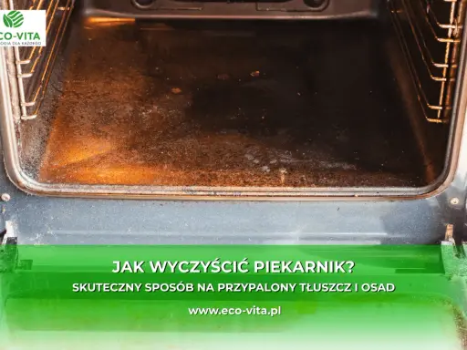 Wnętrze brudnego piekarnika, z widocznym przypalonym tłuszczem i osadem. Tekst informuje o skutecznym sposobie na czyszczenie piekarnika.