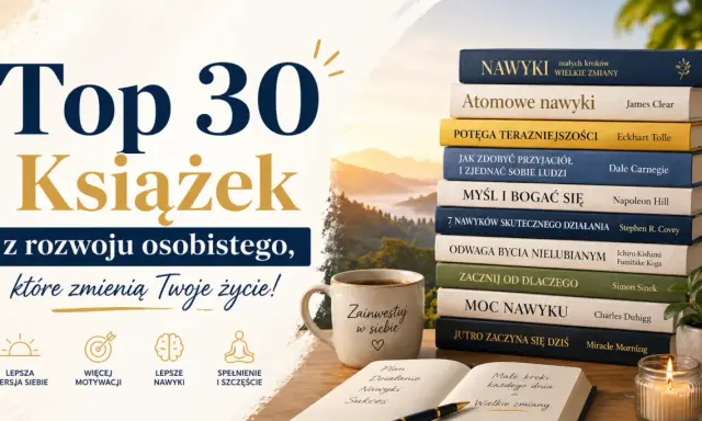 Top 30 książek z rozwoju osobistego, które zmieniają Twoje życie. Stosik inspirujących tytułów, kubek z napisem "Zainwestuj w siebie" i notatnik z hasłem "Małe kroki każdego dnia = Wielkie zmiany".